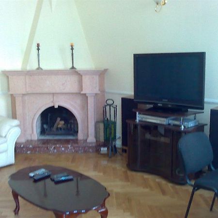 Hôtel Pecherskie Lipki à Kiev Extérieur photo