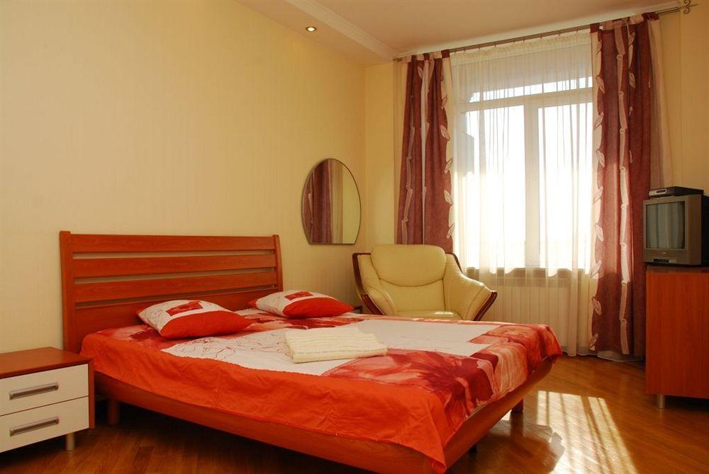 Hôtel Pecherskie Lipki à Kiev Extérieur photo