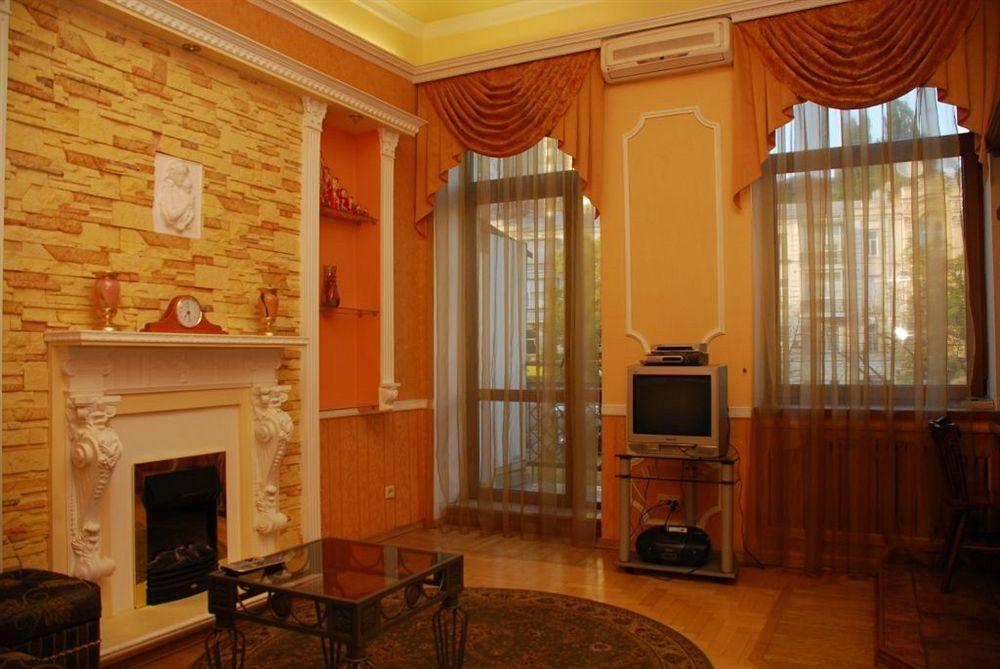 Hôtel Pecherskie Lipki à Kiev Extérieur photo