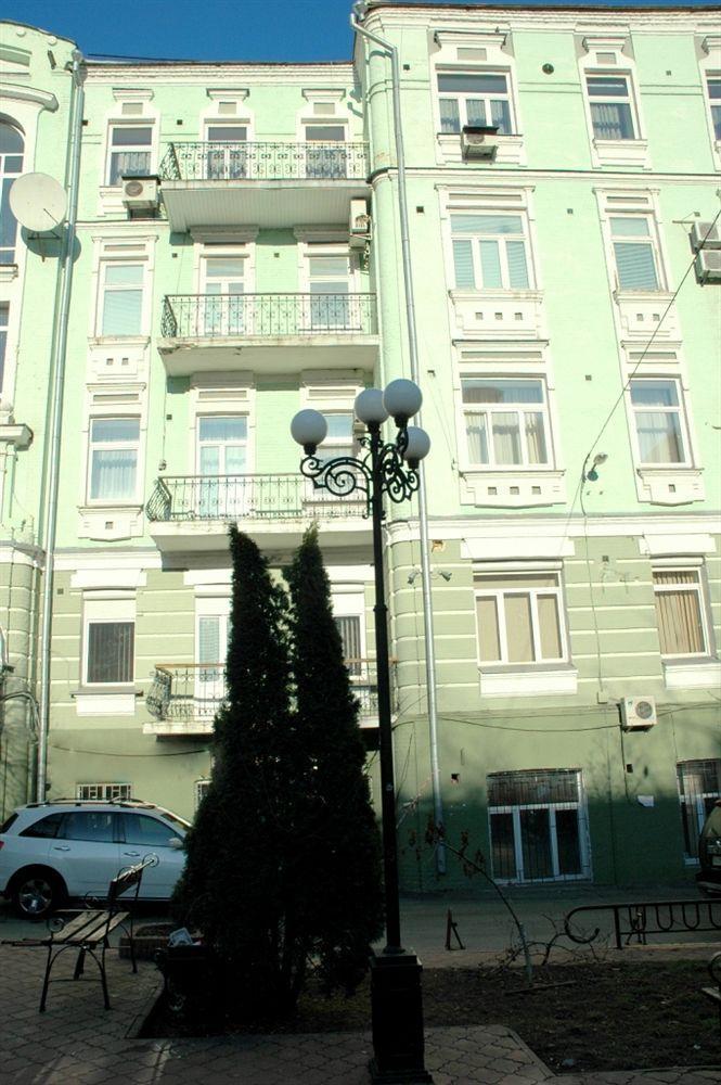 Hôtel Pecherskie Lipki à Kiev Extérieur photo