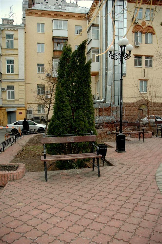 Hôtel Pecherskie Lipki à Kiev Extérieur photo
