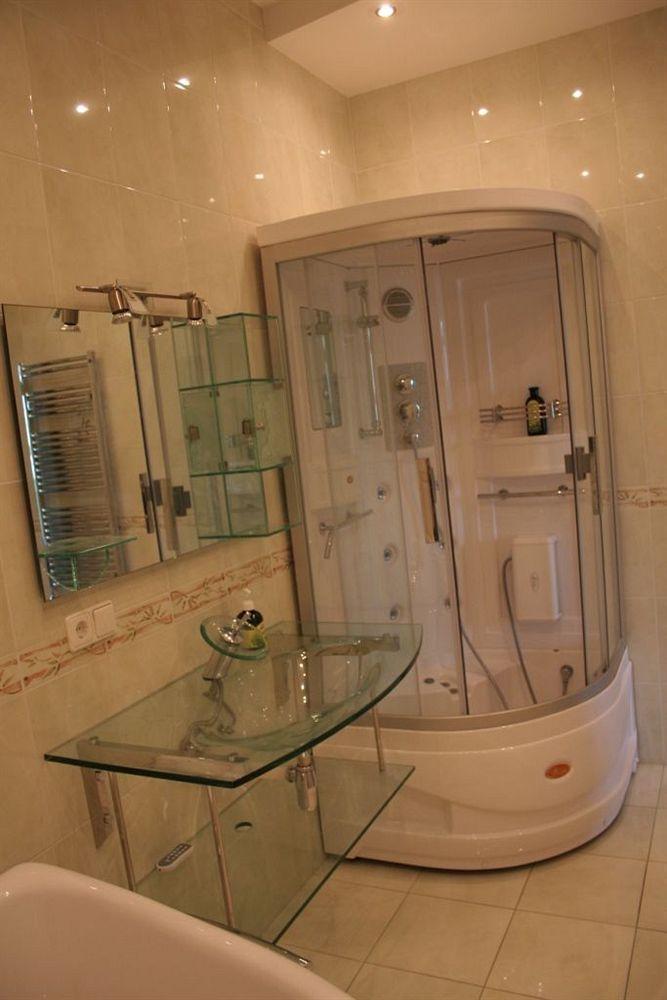 Hôtel Pecherskie Lipki à Kiev Extérieur photo
